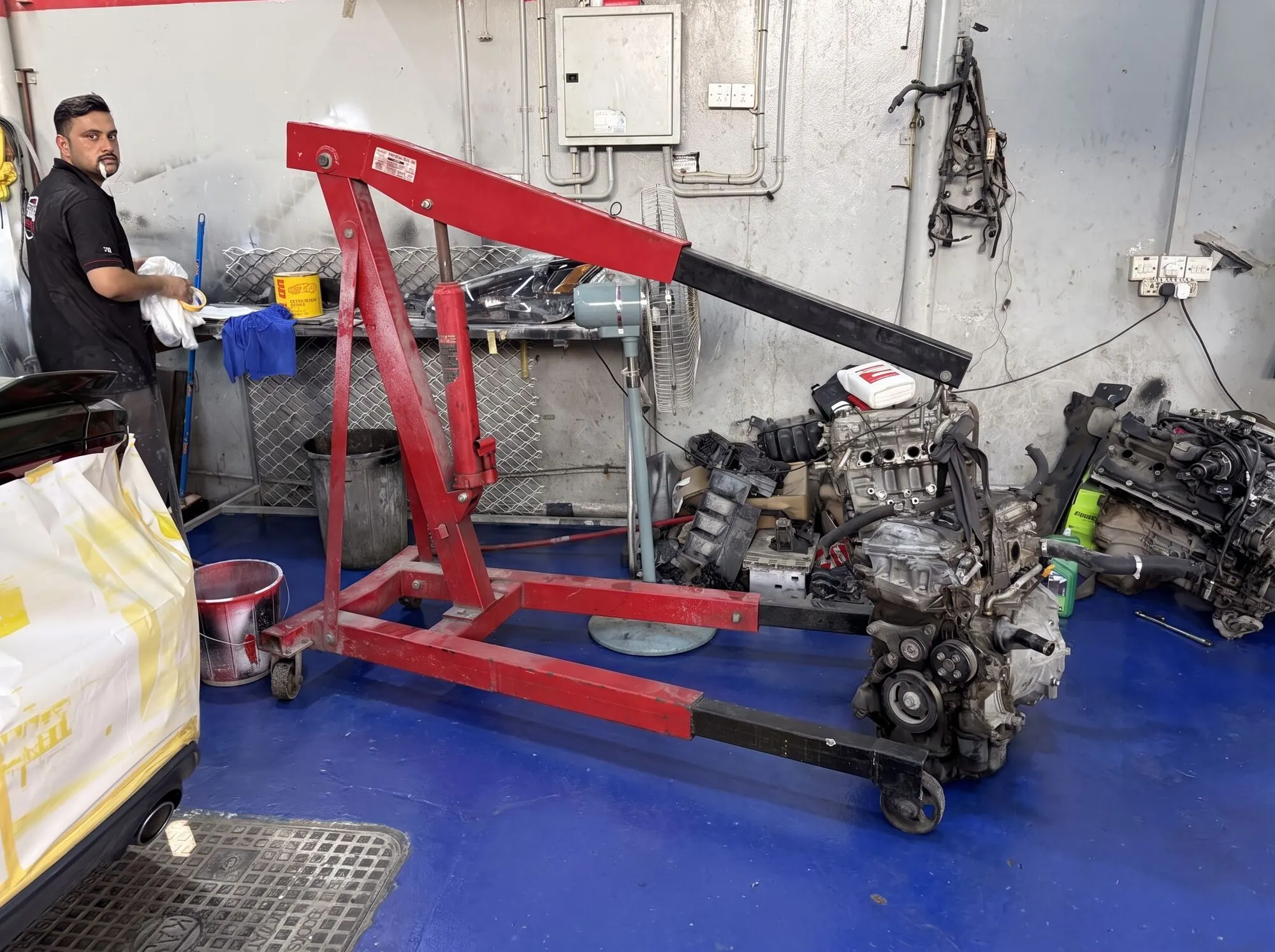 Engine crane